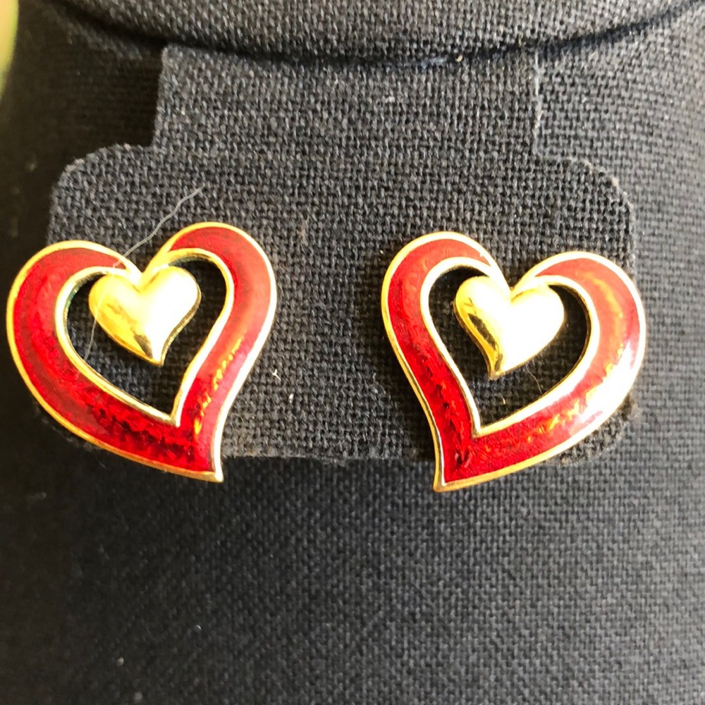 Vintage AVON Ruby Look Gold Tone Heart Post Earrings - Picture 5 of 5